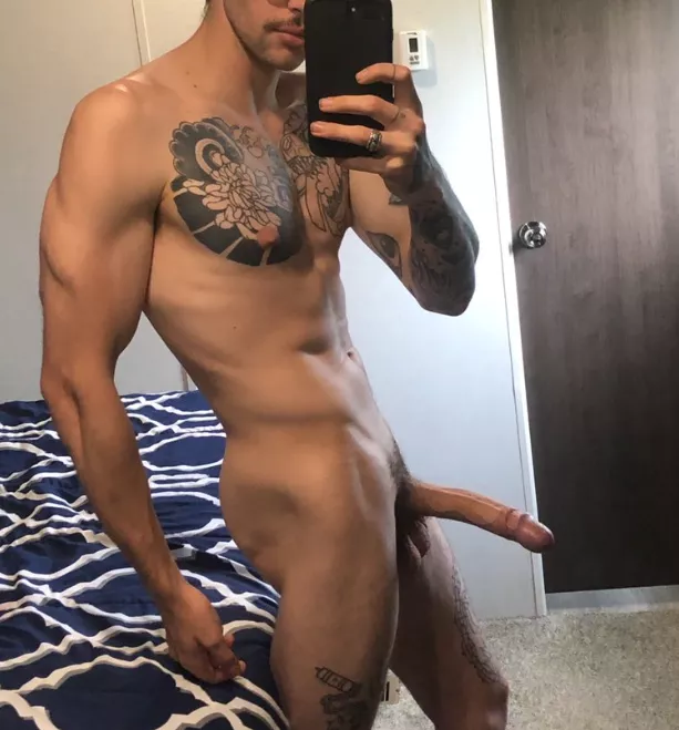 Who would love nudes from me everyday