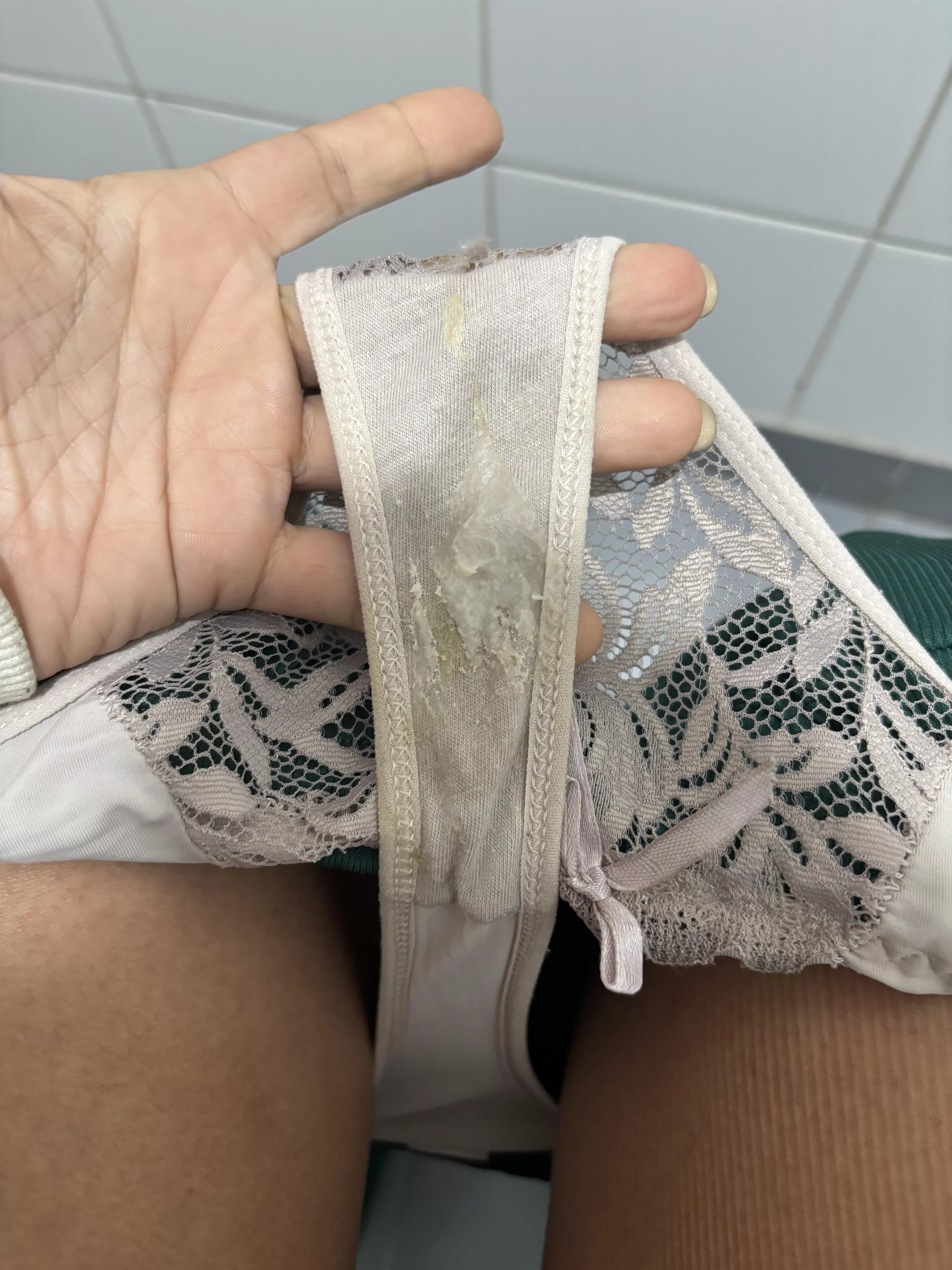 Are you so gentleman as to clean my panties with your tongue? 