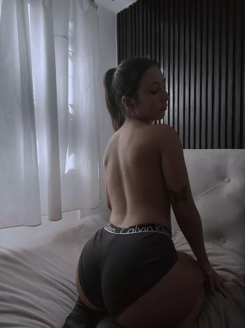 how's my waist to ass ratio?