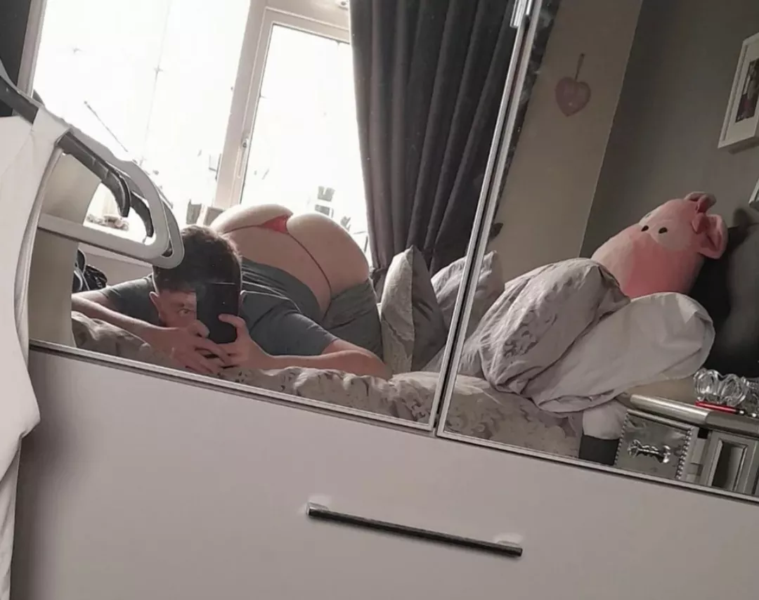 Nobody knows what i wear under my sweatpants