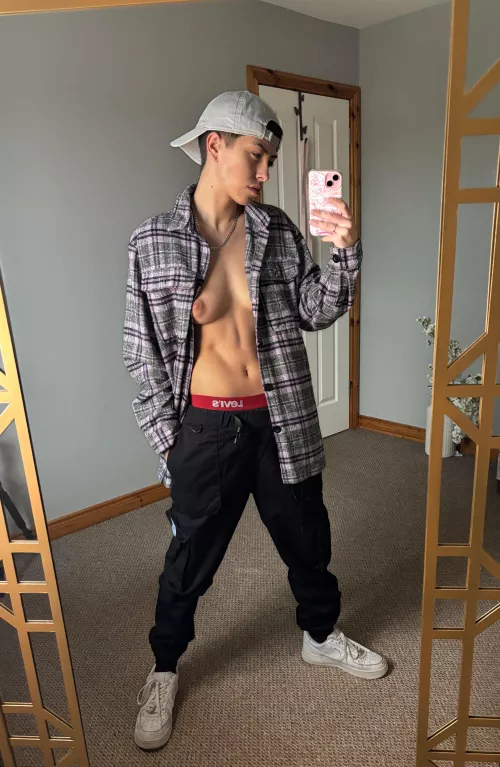 Pull down my cargos and eat my pussy