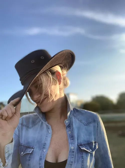 Trust me, a country MILF got a few tricks up her sleeve cowboy ;)