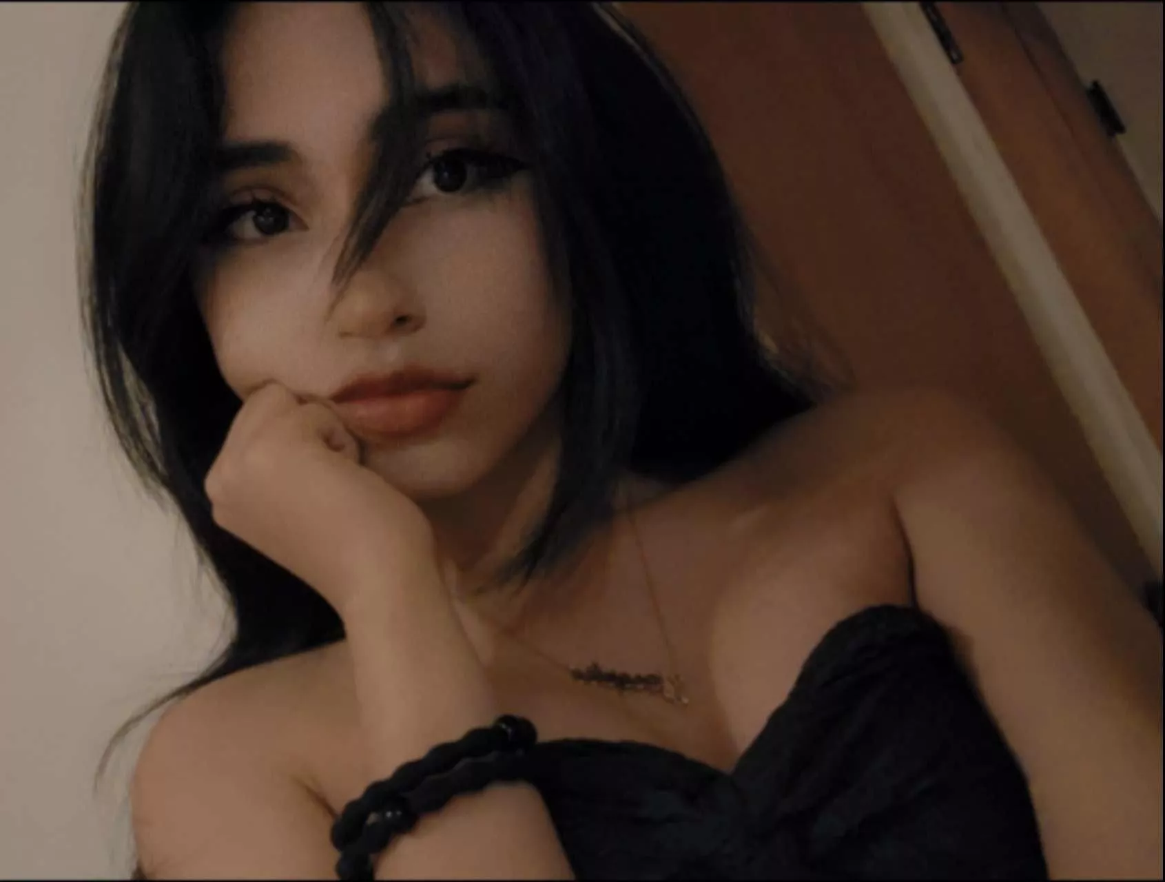 Do I look cute in black?