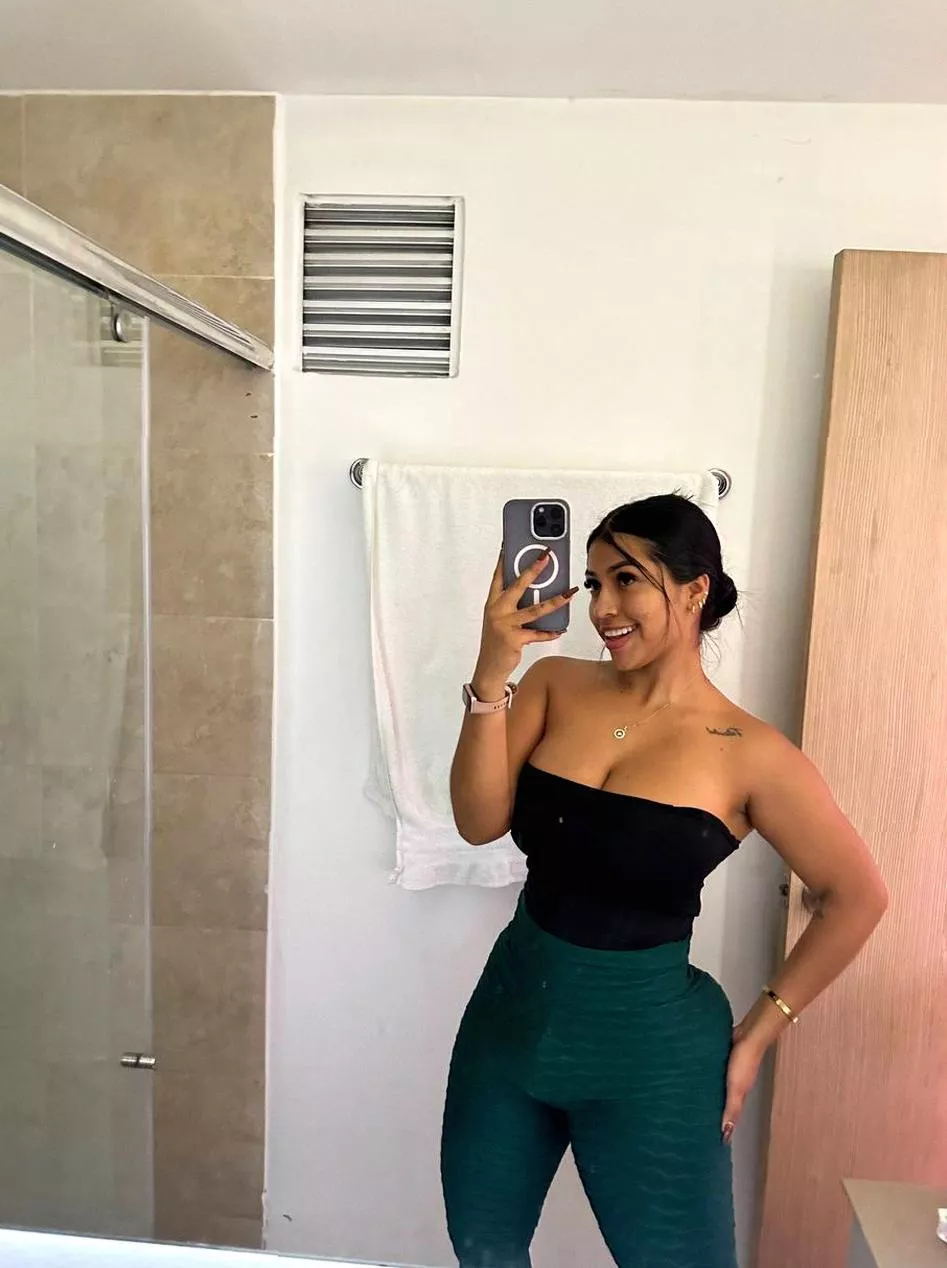 If you're a straight guy with a tranny kink, comment a heart under ;)