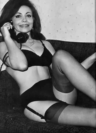 I'm On the Telephone Darling!!!