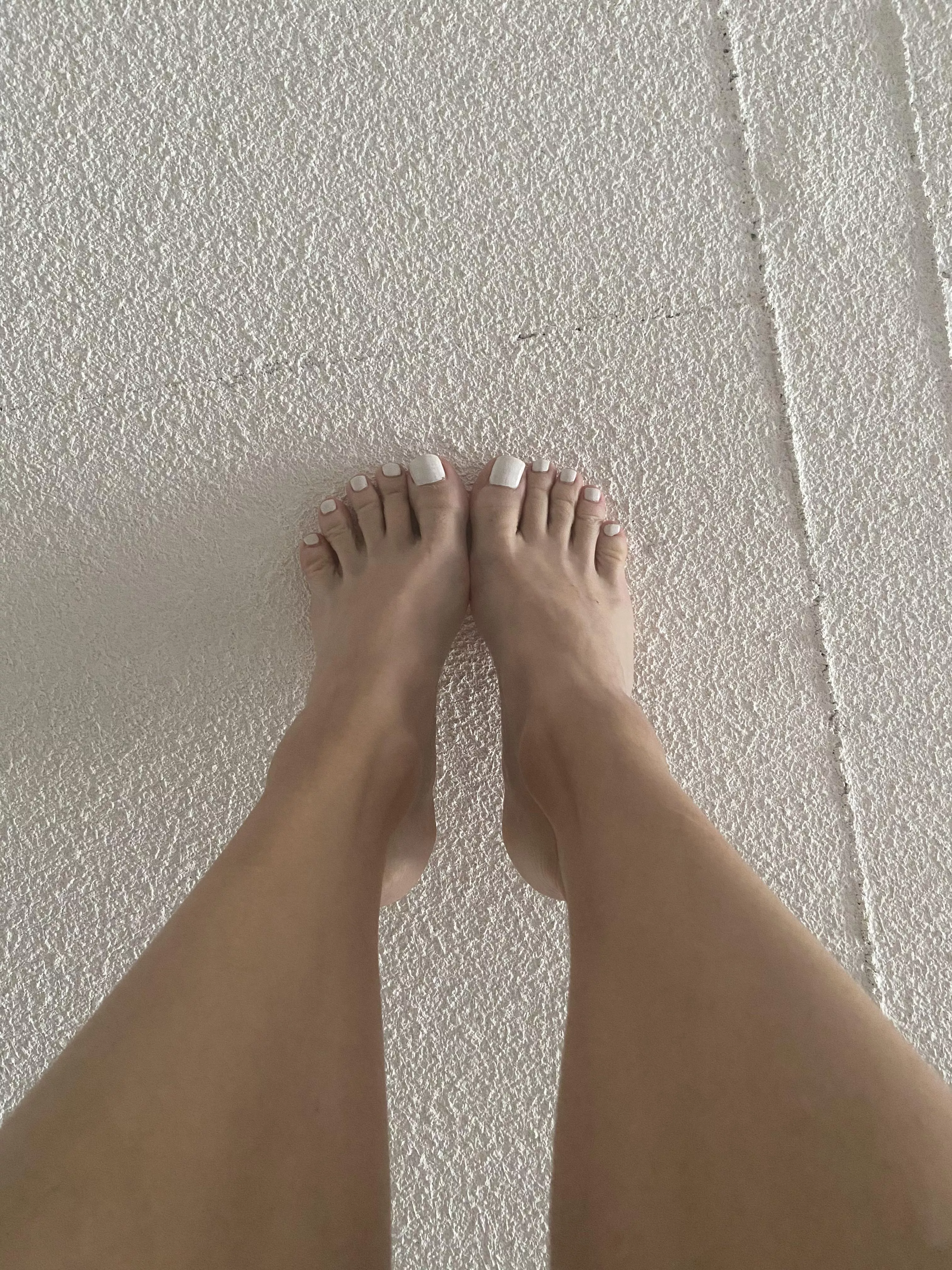 Just some white toes 😁
