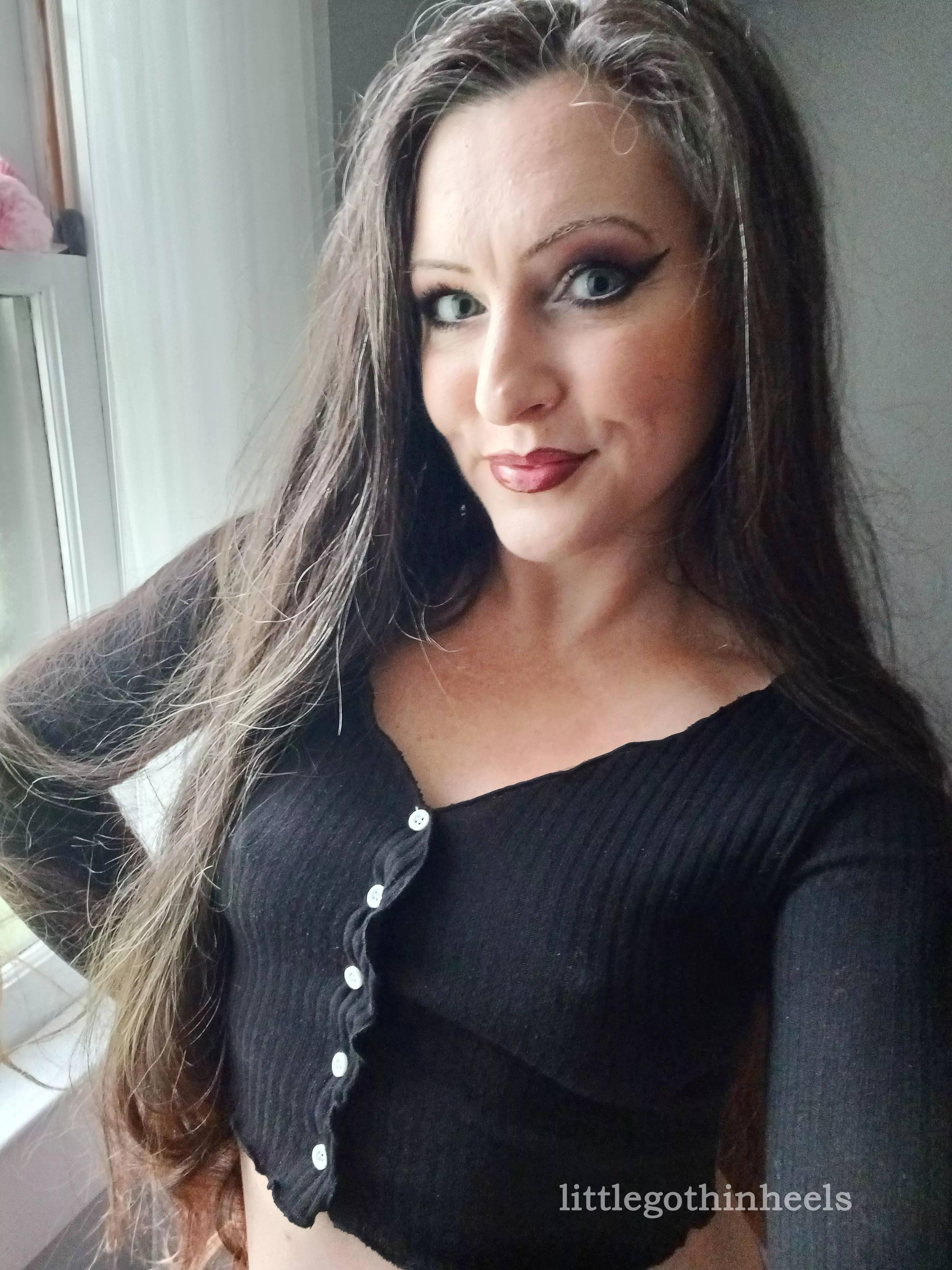 no bra and a rainy day is perfection