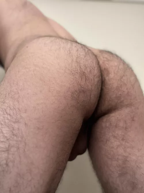 Oh no girls! I’ve suddenly turned straight! Do you like my ass tho? 