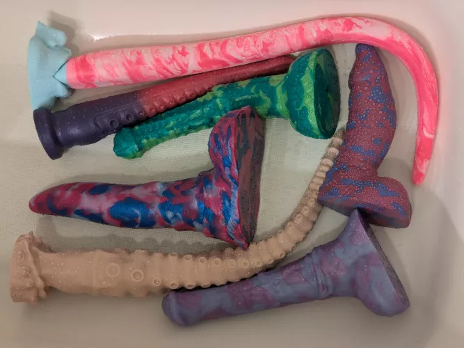 Someone is gonna have FUN later thanks to Bad Dragon and Sinnovator😏