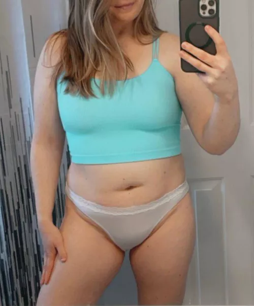 Trying on some we workout clothes 