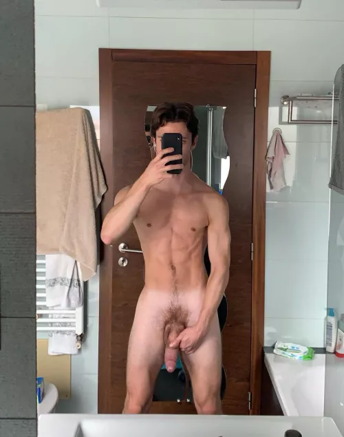 28 looking for younger jocks/twinks. Dm me with pics for snap +vers +masc