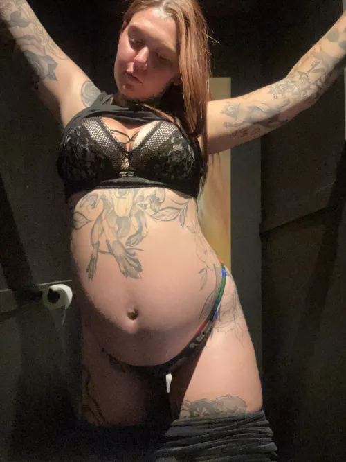 30 weeks Pregnant and tattooed 