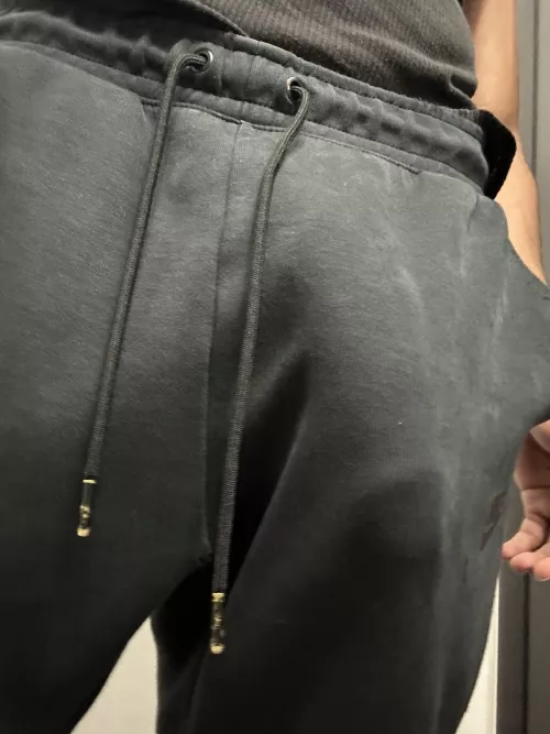 I always catch girls at the gym staring, can’t blame em