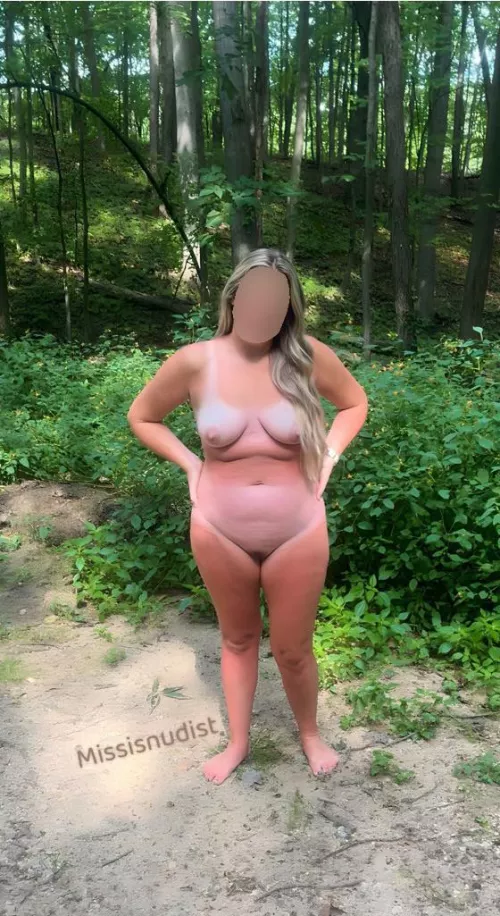 Outdoors is my happy place 🌞 ❤️ 