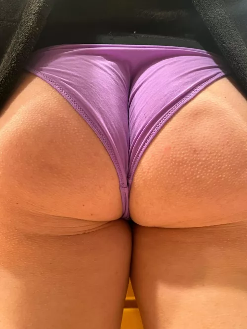 This booty can’t help but be hungry. 