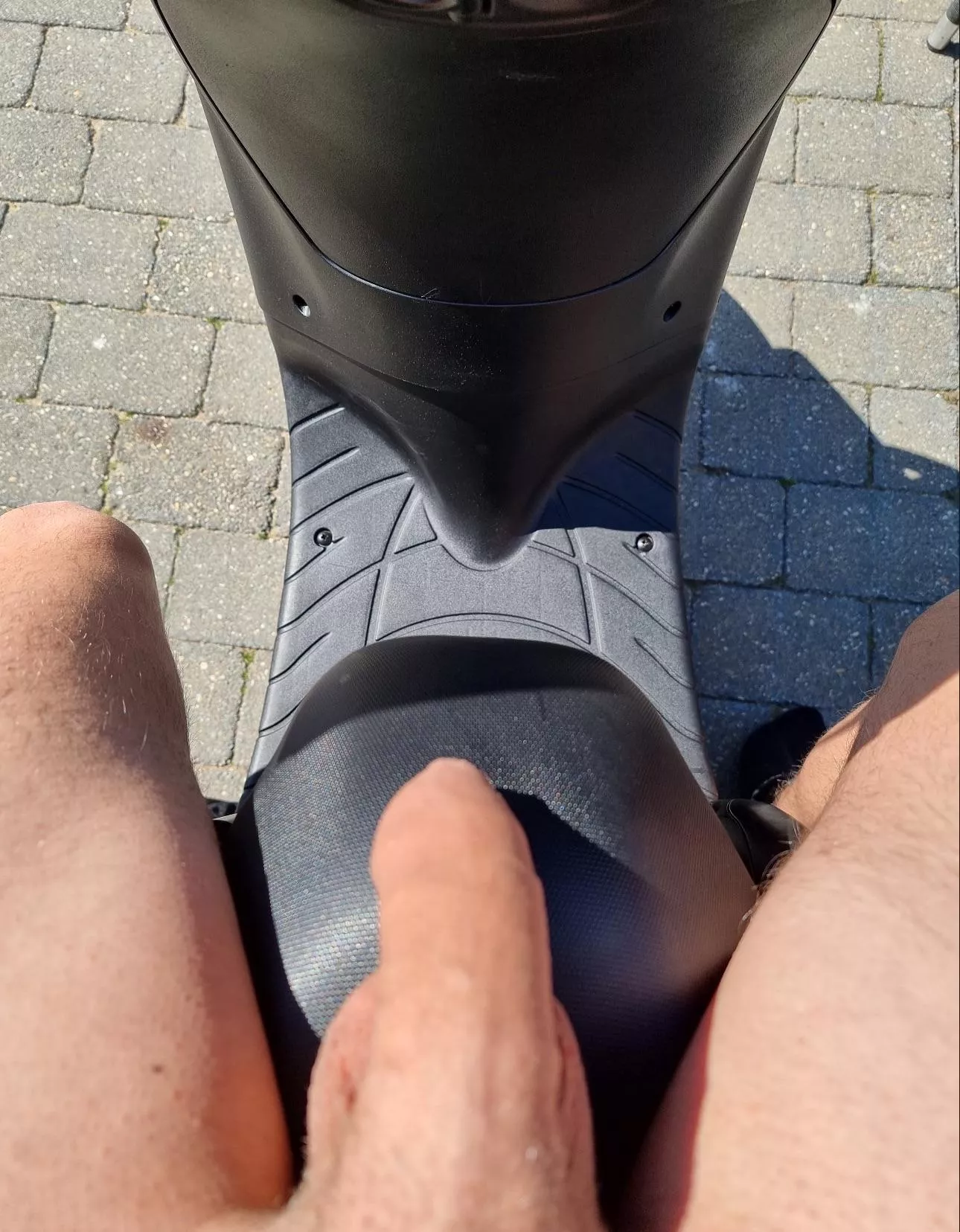 what would you do if you saw me driving around like that?                         Wat zou je doen als je me zo zag rondrijden?