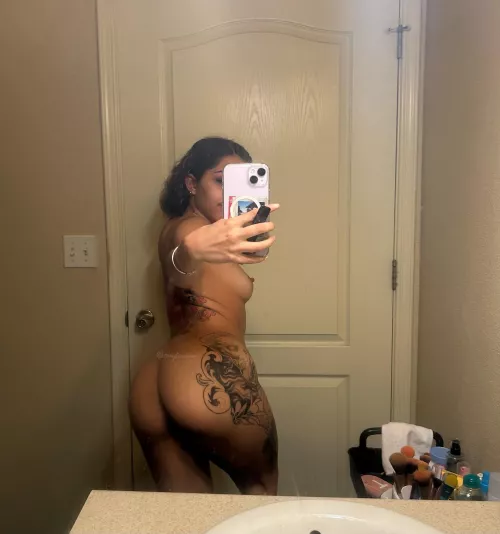 Would you fuck that ass in front of the mirror ? 