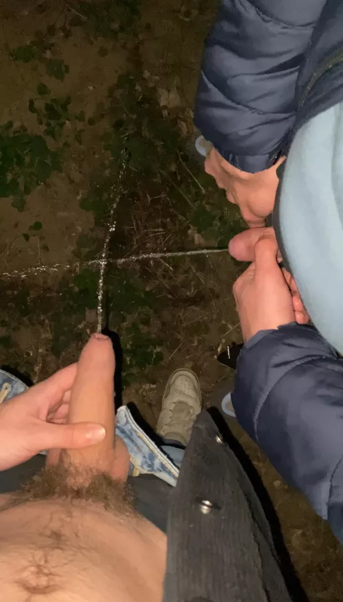 Are there any submissive guys here that have a piss kink?😈