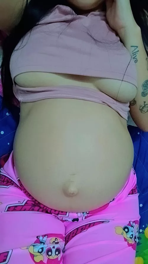 Here you have a beautiful and sexy pregnant woman available for you