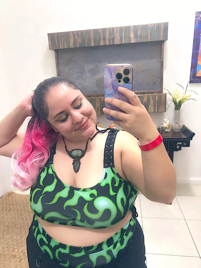 Hope you’re having a great start to your Sunday 😌🖤