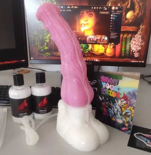I want to get filled by seraphina (bad dragon) but i don't have time time to prepare my body so ig I'll just have to look at it whilst i drool (thanks again for the person to buy me this from my wishlist, I'll always think ab you when i use it)