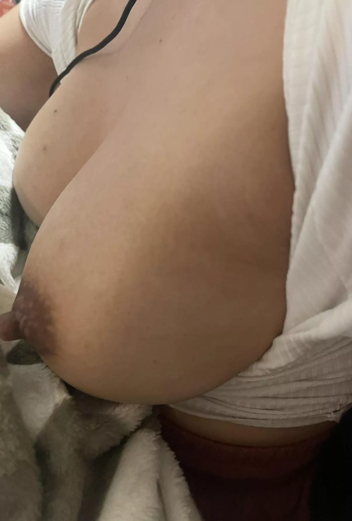 Rate my Asian side boob