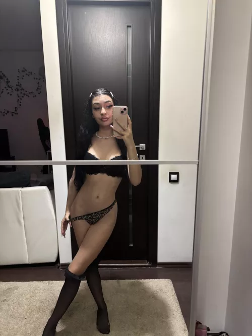 This mirror is too big for one person, will you join me?