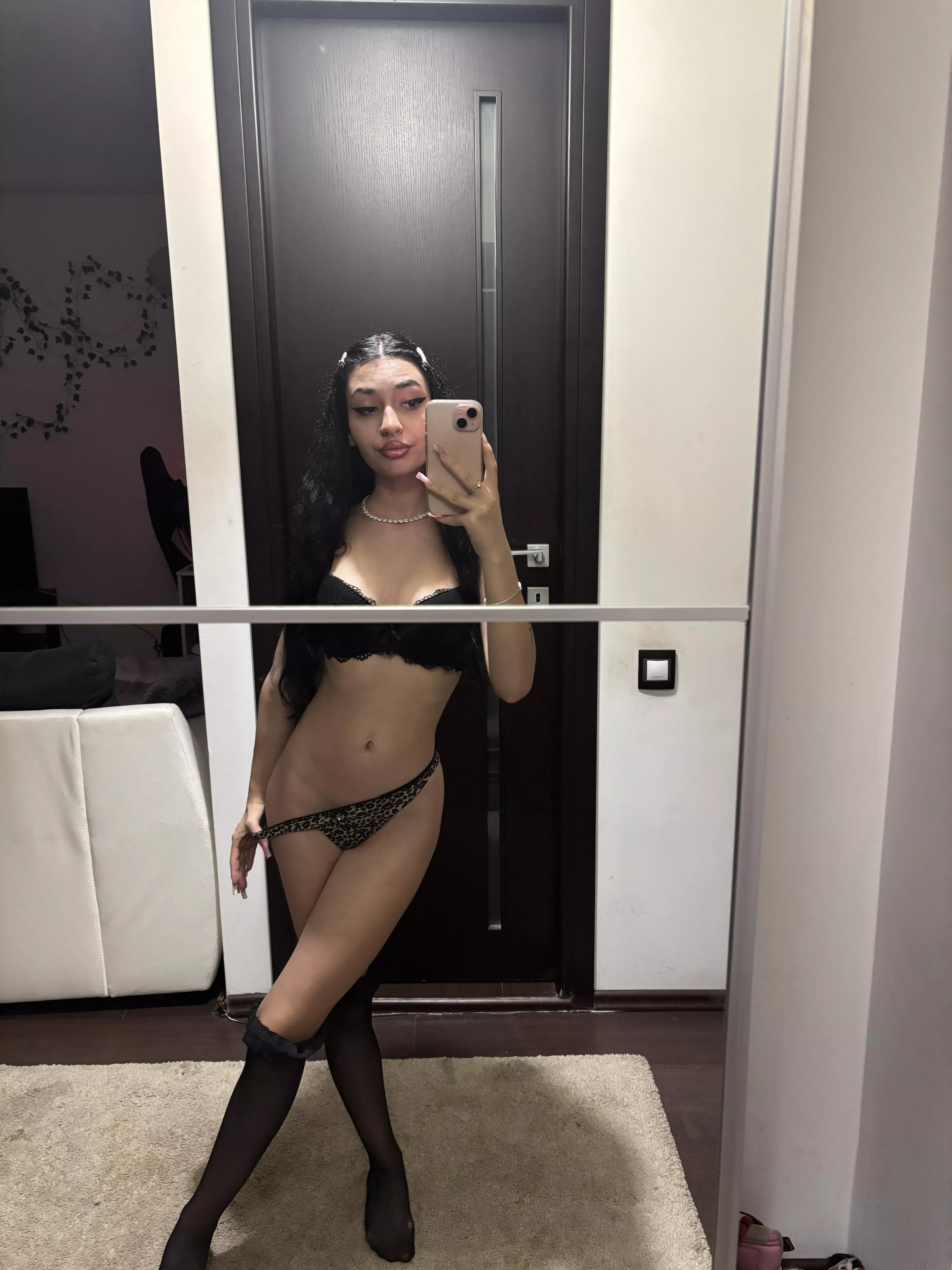 This mirror is too big for one person, will you join me?