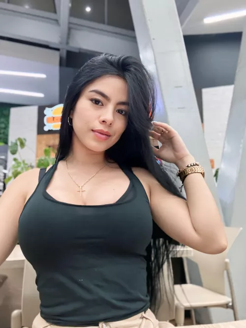 Trying to convince you to fuck my columbian face… is it working?
