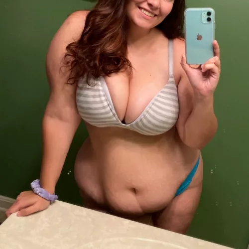 Would you ever date a girl with this mom bod?