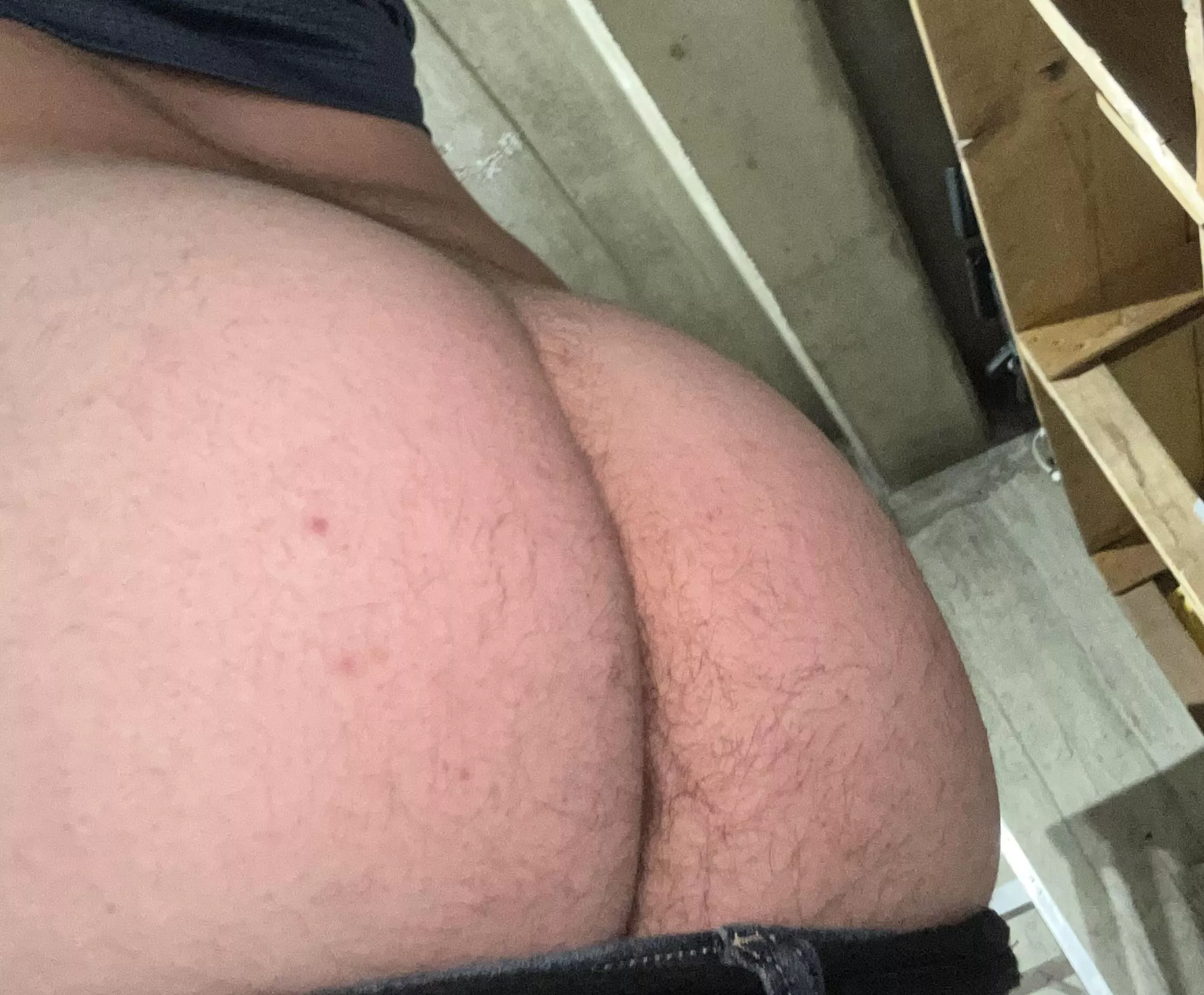 Anybody want to fuck this cub in the warehouse? 