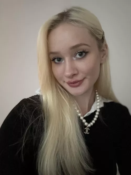 Chanel parfum on chanel pearls xx