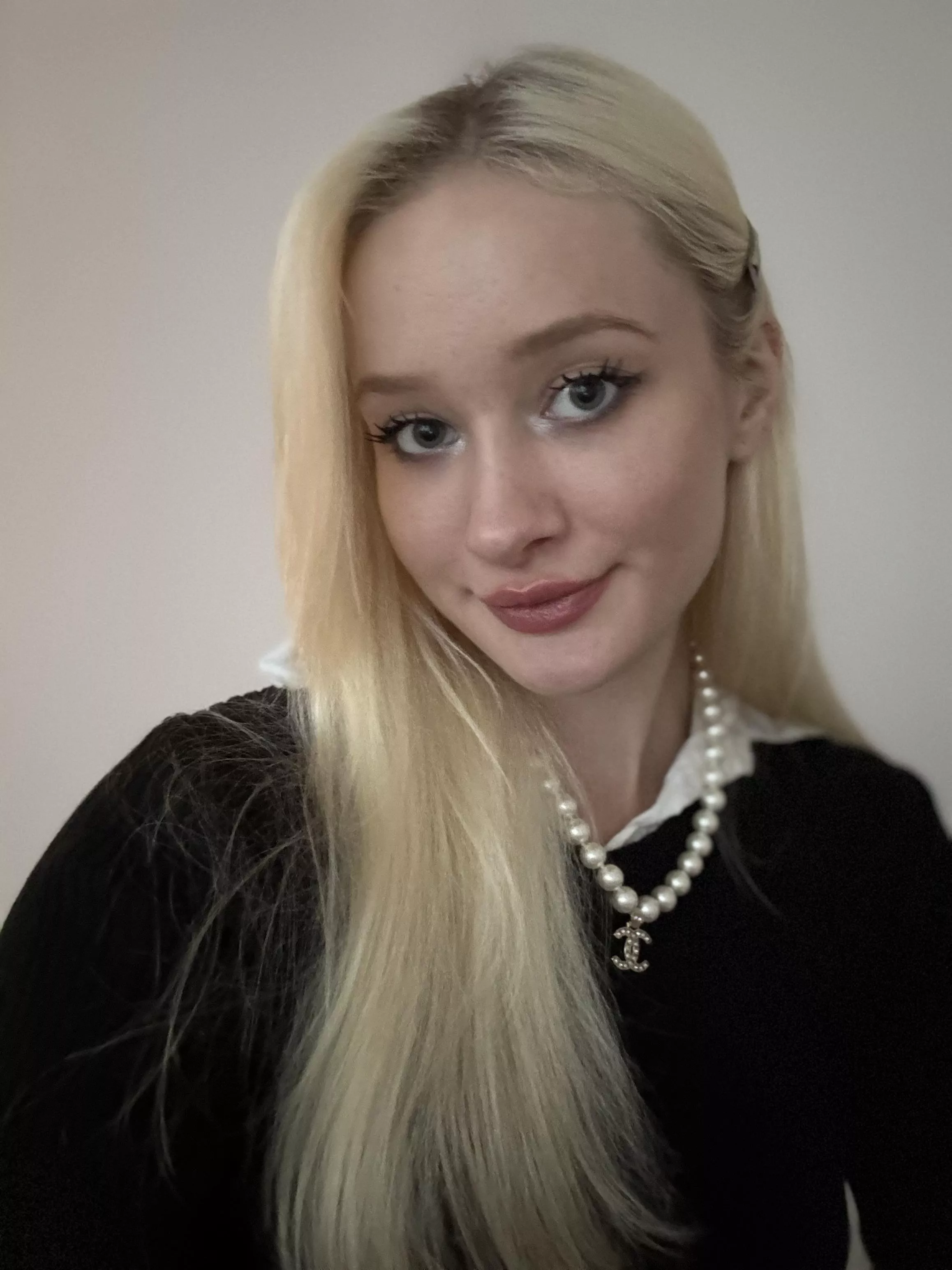 Chanel parfum on chanel pearls xx