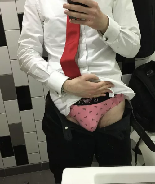 Changing at work to run home. It’s those pink Armani briefs again, and I still can’t explain why I bought them. And worn with a red tie…it doesn’t look great. 