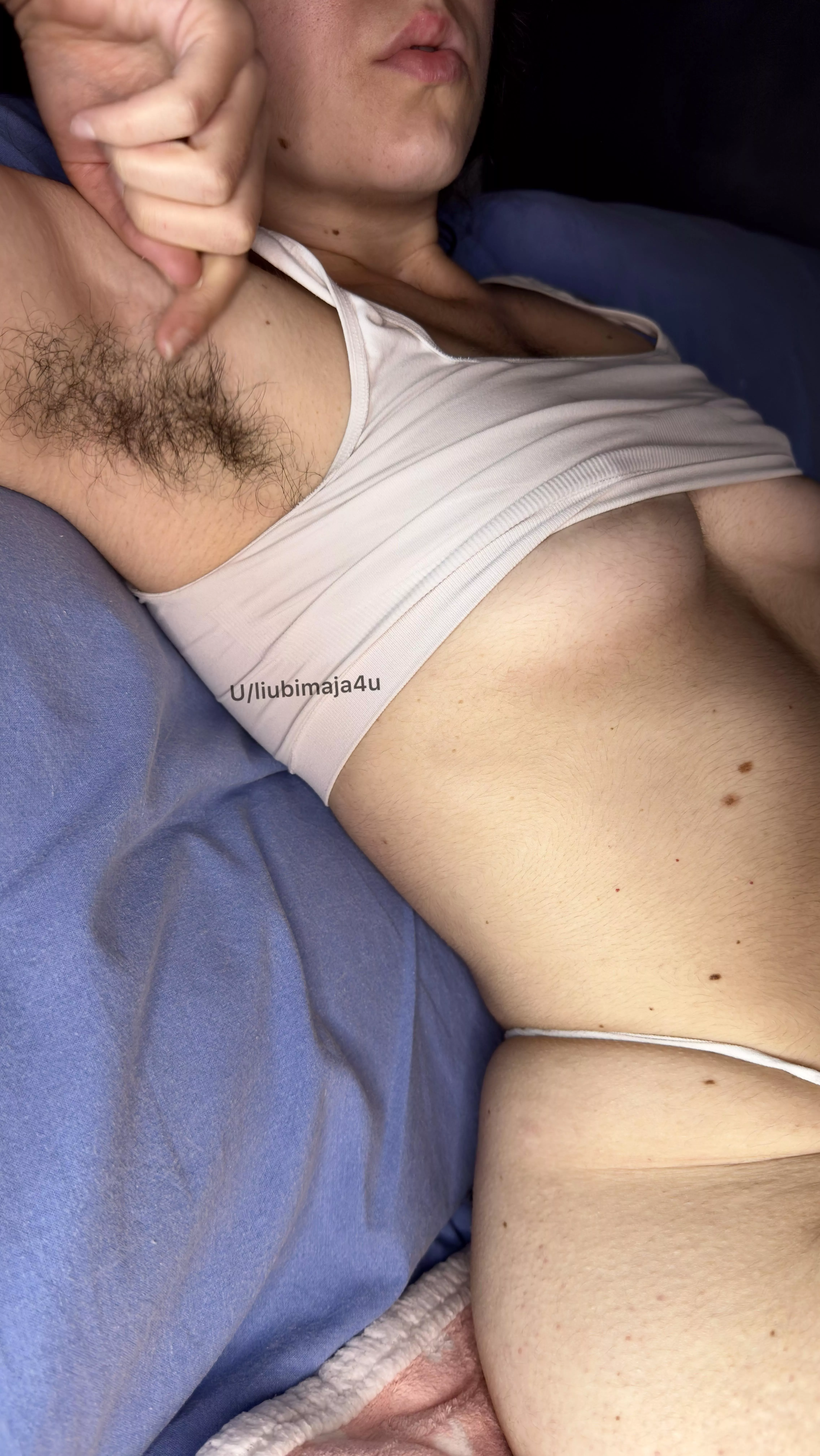 Come lie down with me so you can smell the natural scent of my hairy armpits 