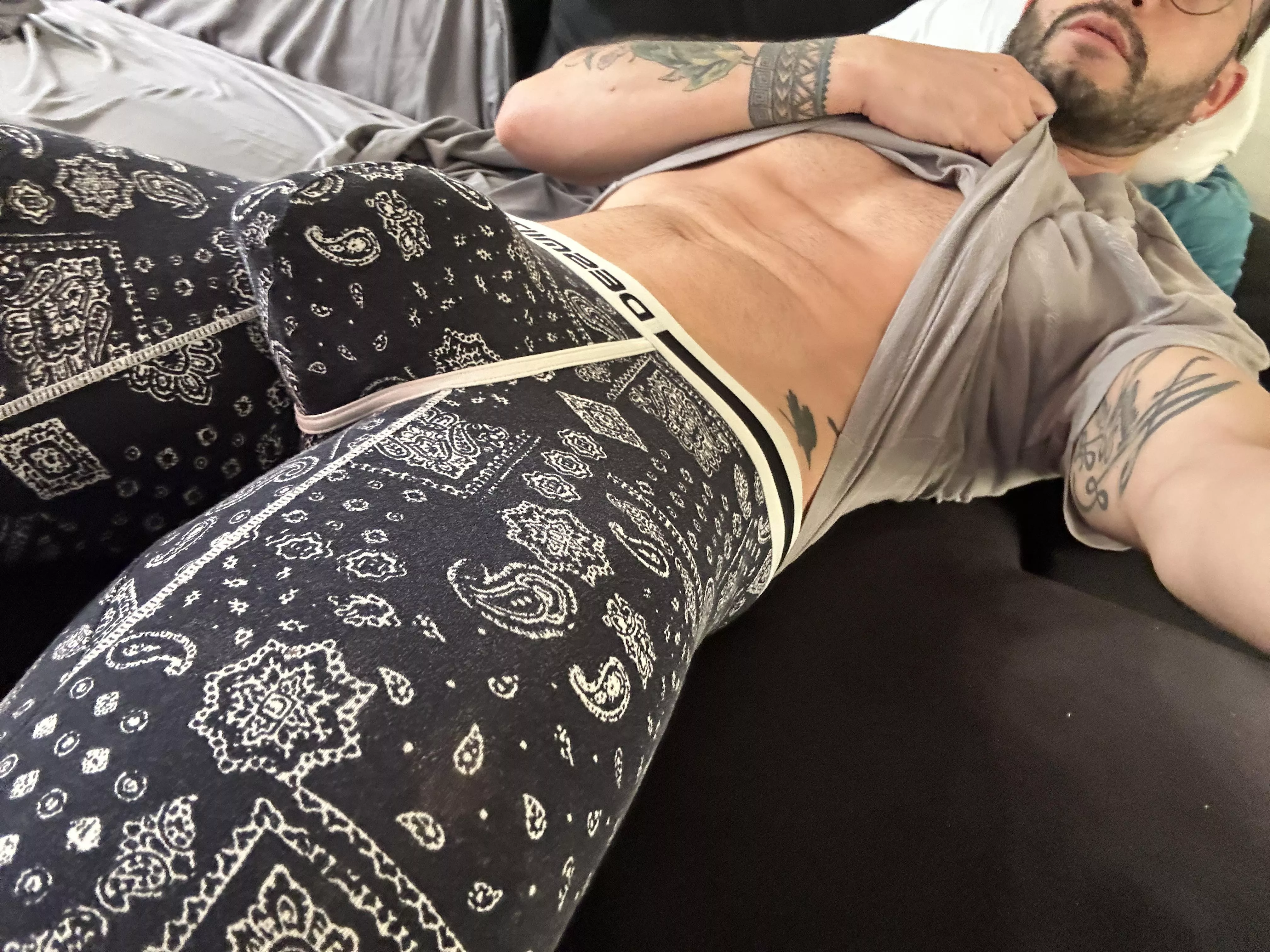 Excited otter in the wild 