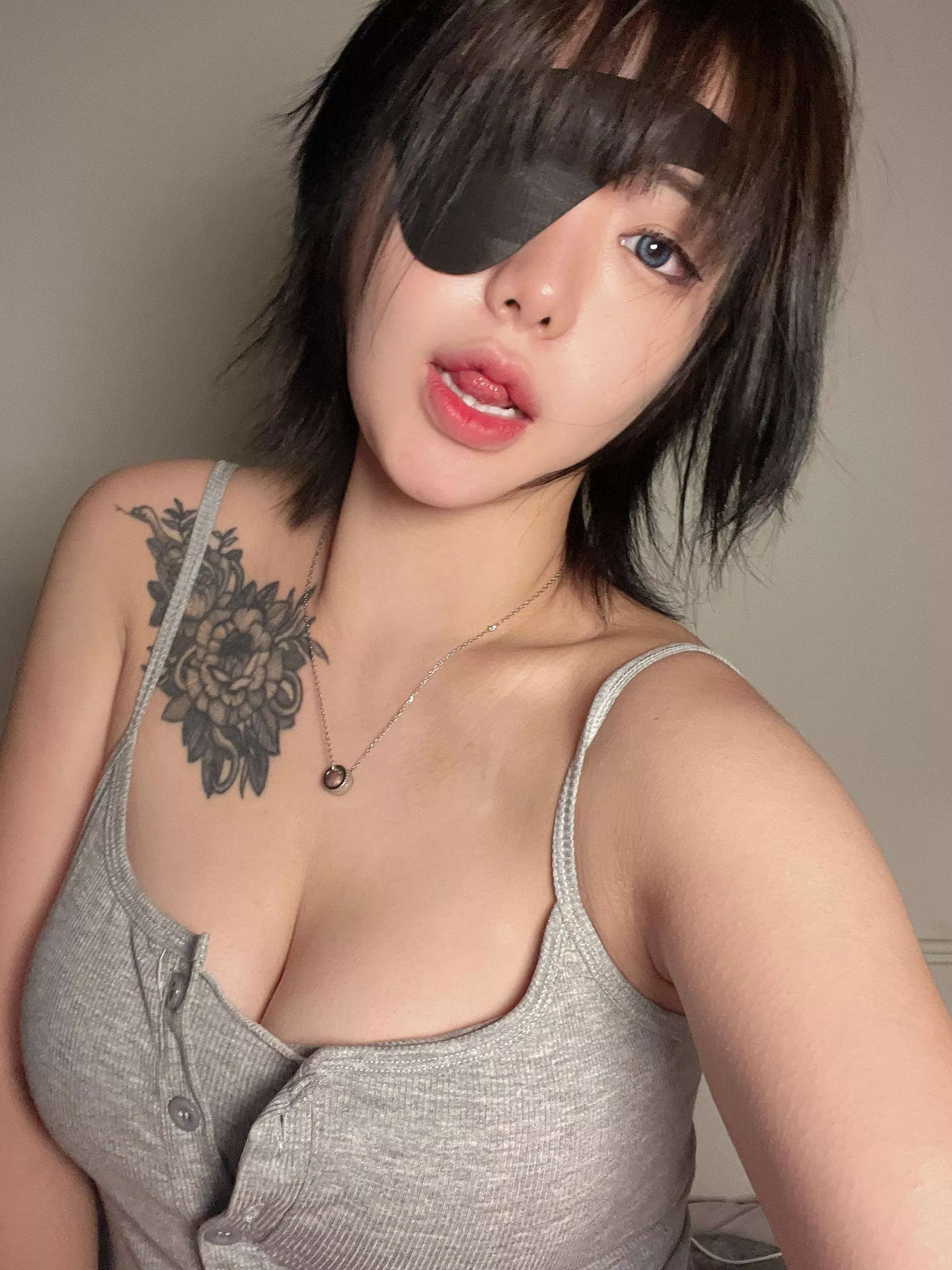 I wanna choose a random guy to date me. Anyone interested? :3 