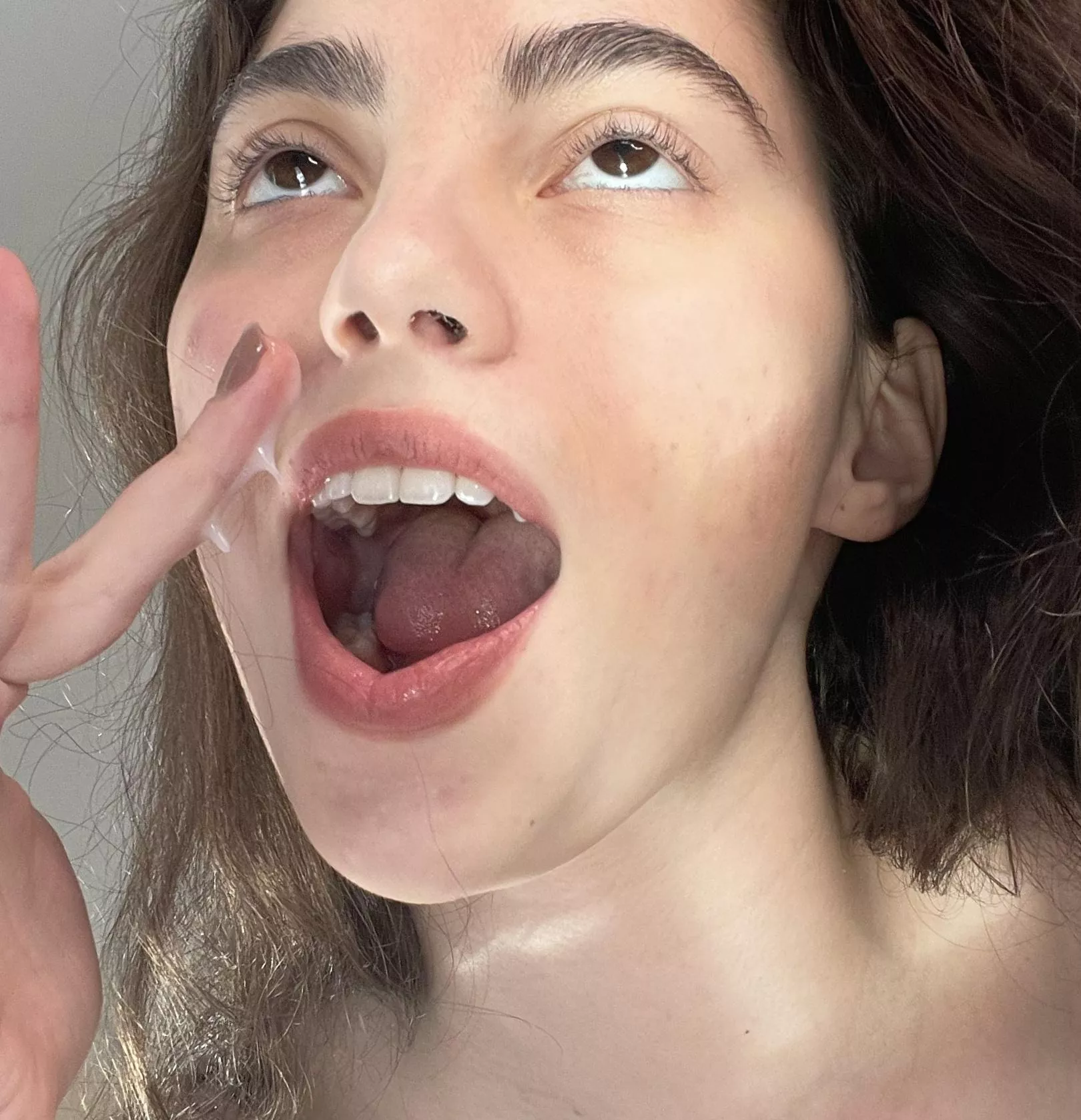 my fingers play softly with my pussy