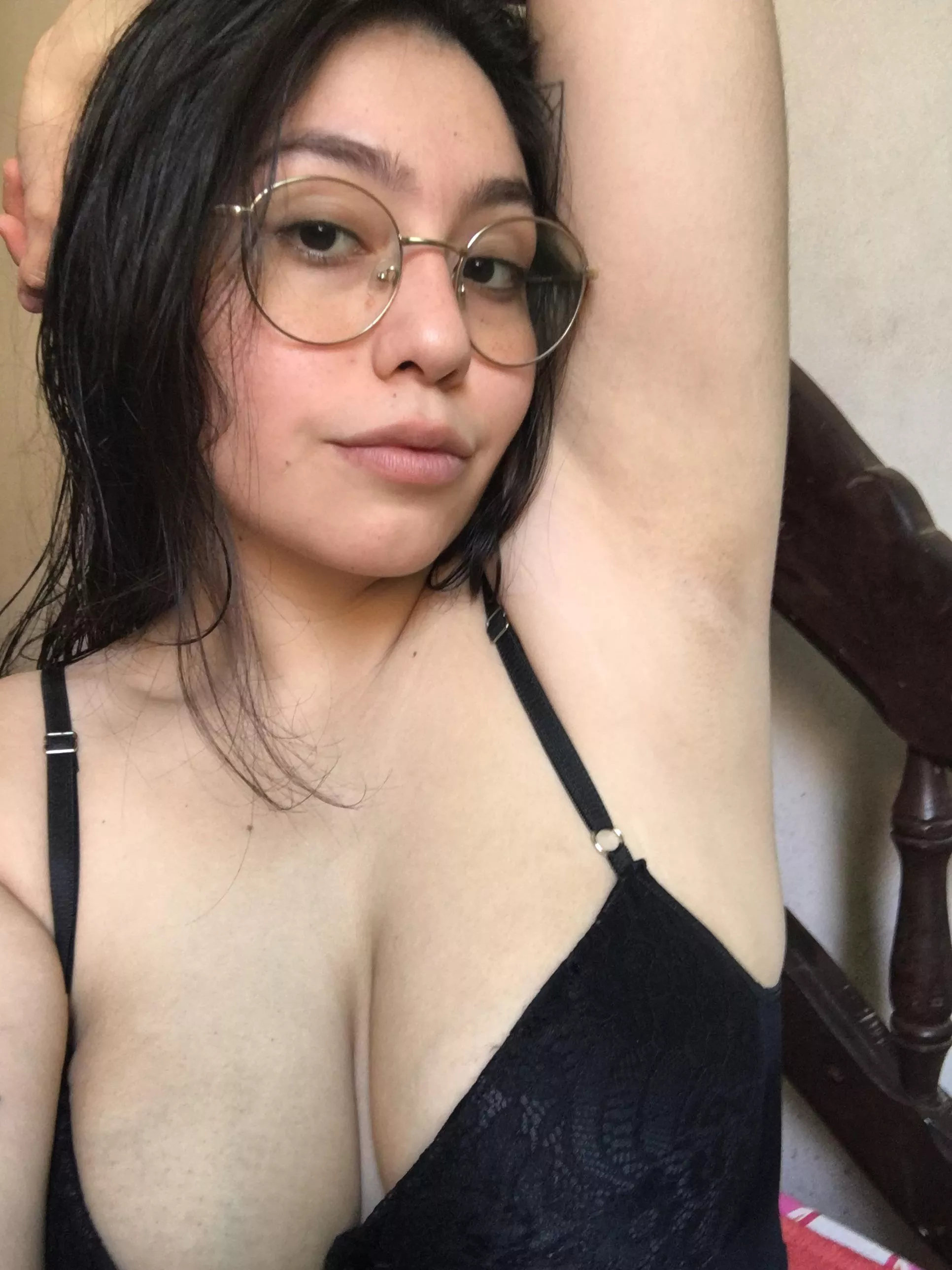 Sniff, 👅, or kiss? You must choose one 