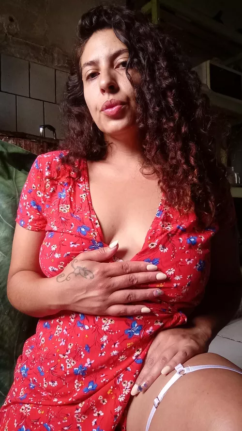 What do you call a mom that fucks on the first date? F40