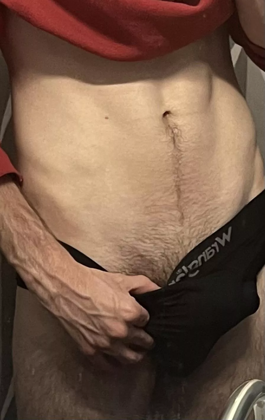 25 M need an older M or F to lick my stomach 