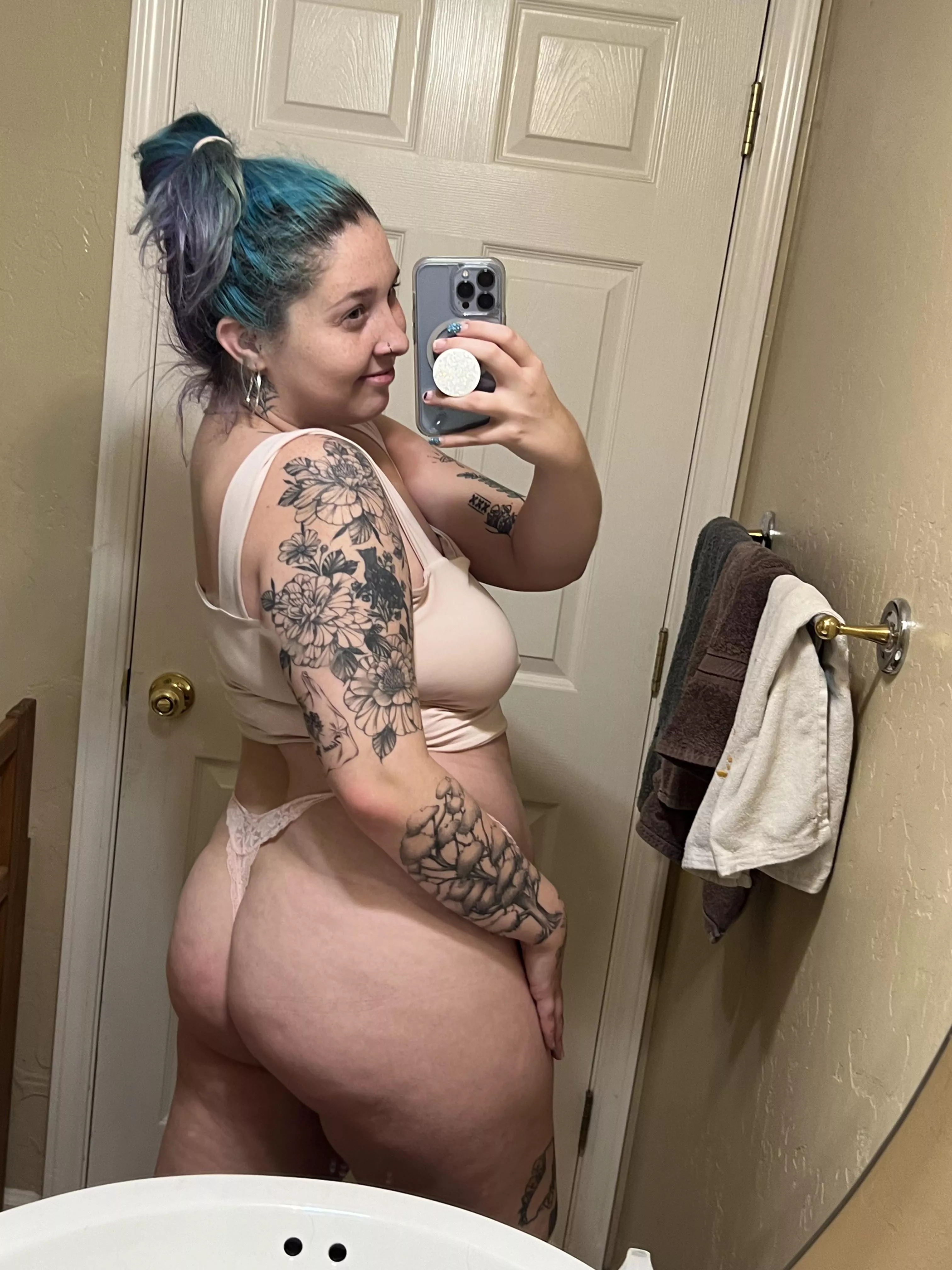 almost finished with my left sleeve :)