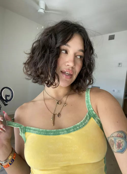 do you consider me a classy girl dressed like this? 