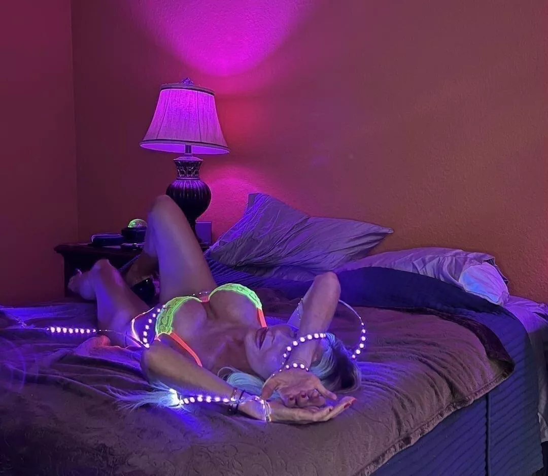 I love to play under the black lights