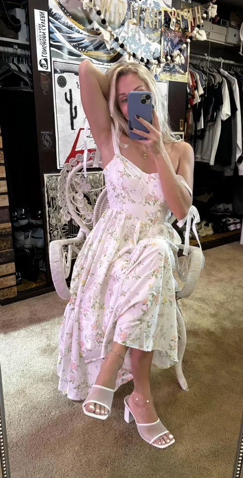 Lick them at a picnic with me 🌸🌷 