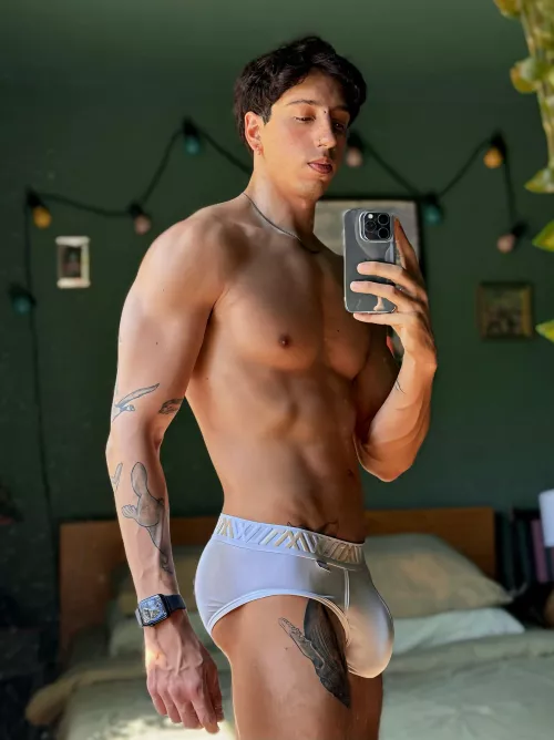 My new favorite. Makes my bulge look bigger 👀 