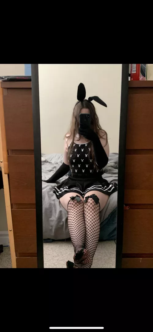 Would you game with a bunny girl? 