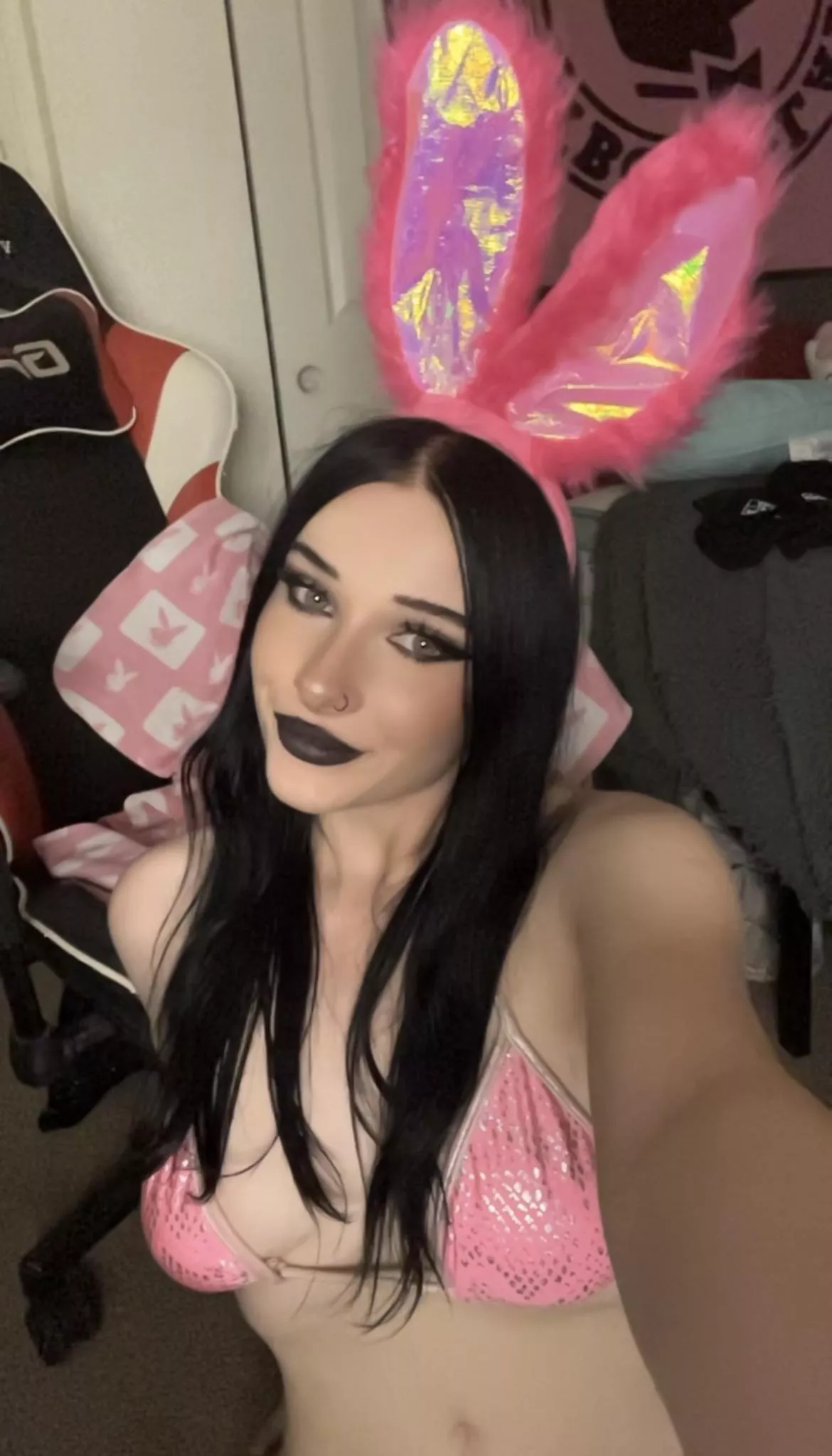 Your fav goth bunny 