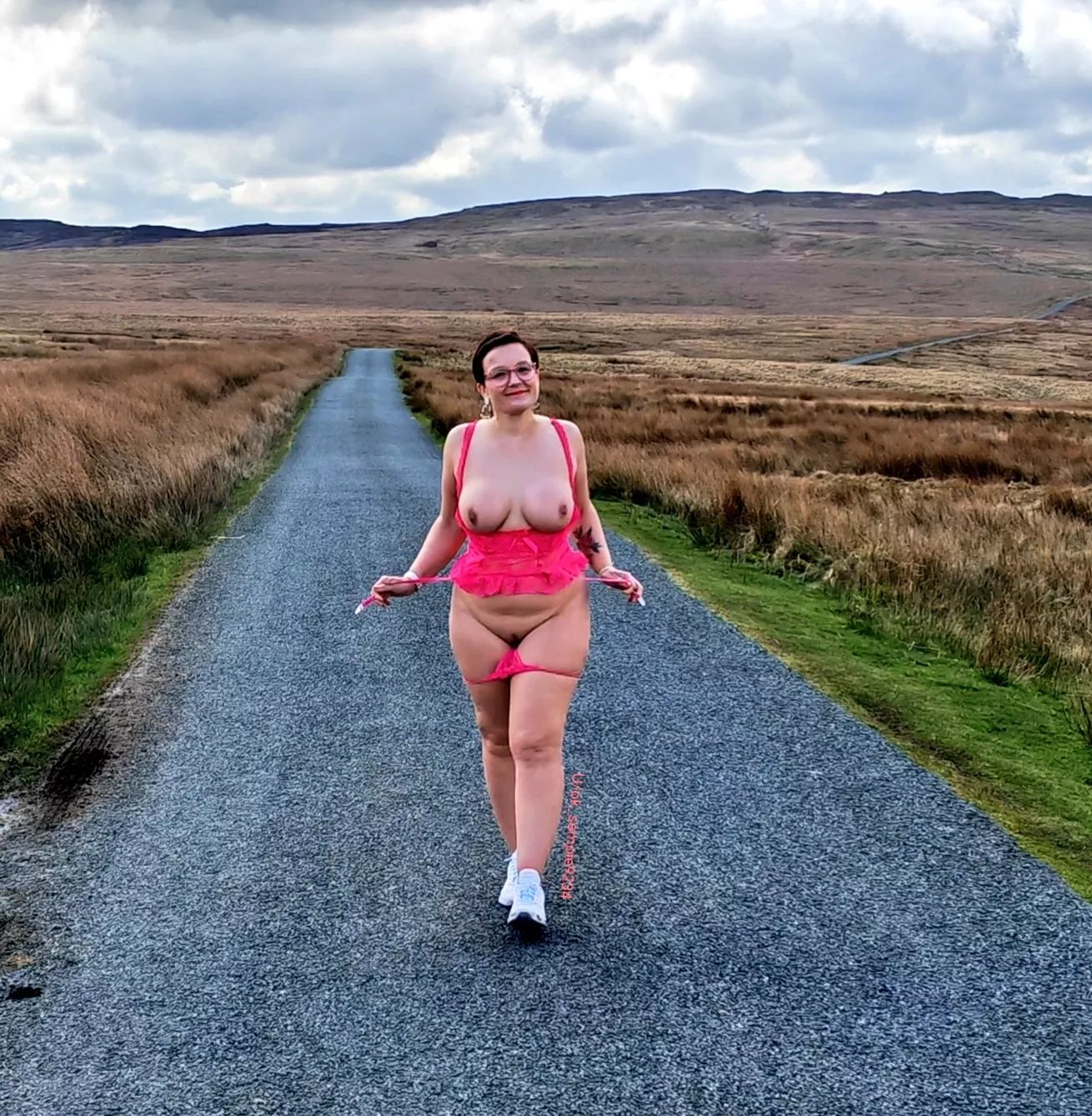 A UK cougar roaming the wild moors xx 42 5ft female 