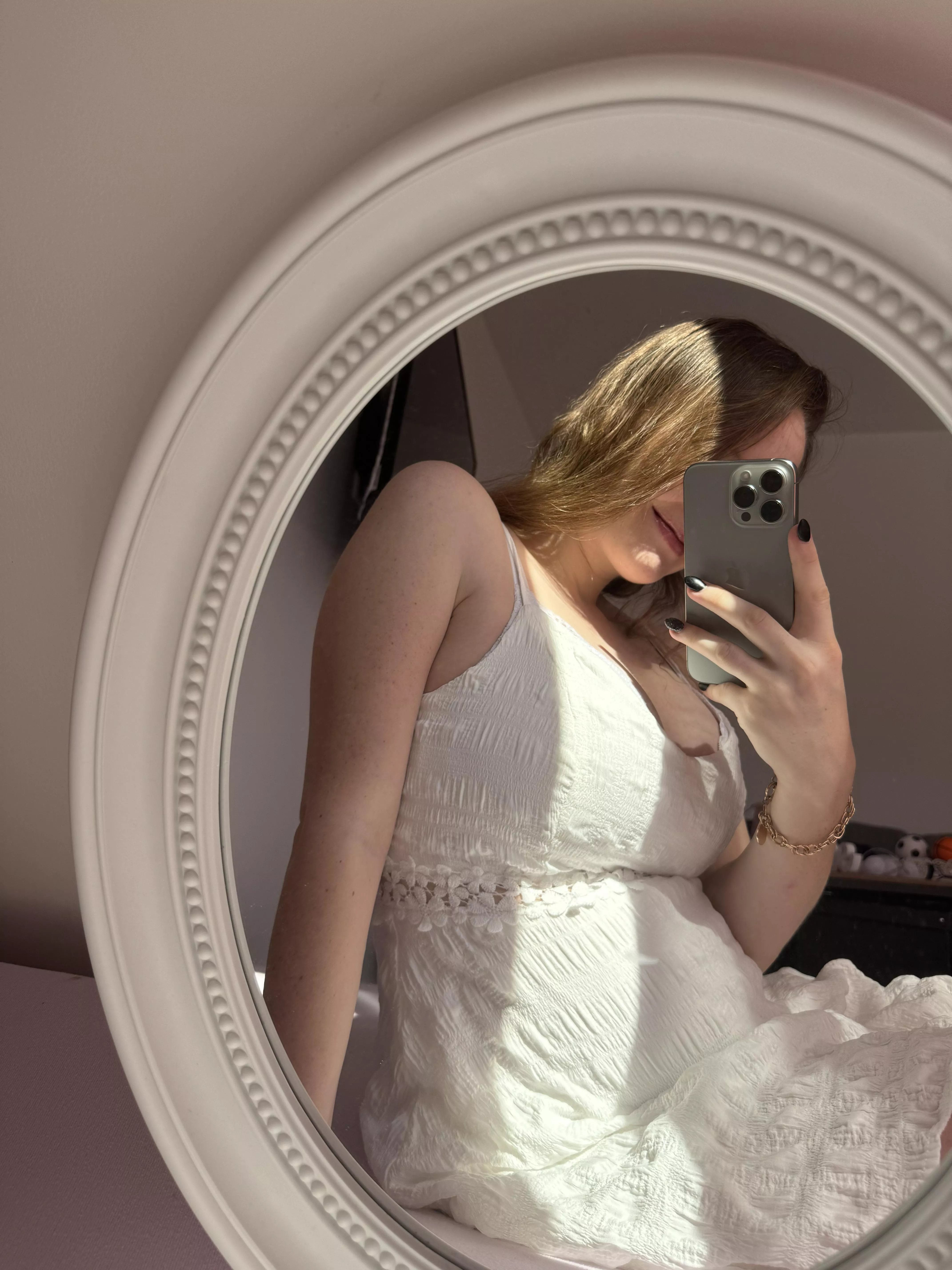 Do older men love young pregnant women?